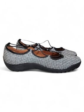 Bernie Mev  Mary Jane Flats in Silver, Size 39 / 8